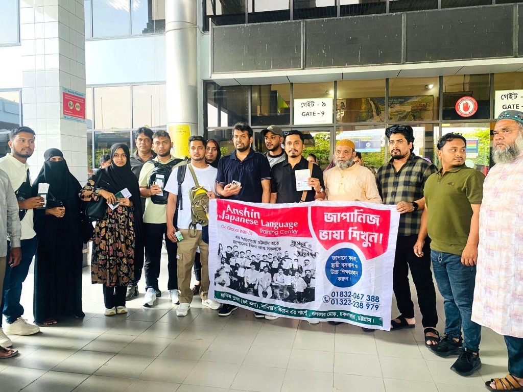 বিমানবন্দরে ছাত্রছাত্রীদের বিদায় দিতে আনশিনের টিম - ANSHIN JAPAN